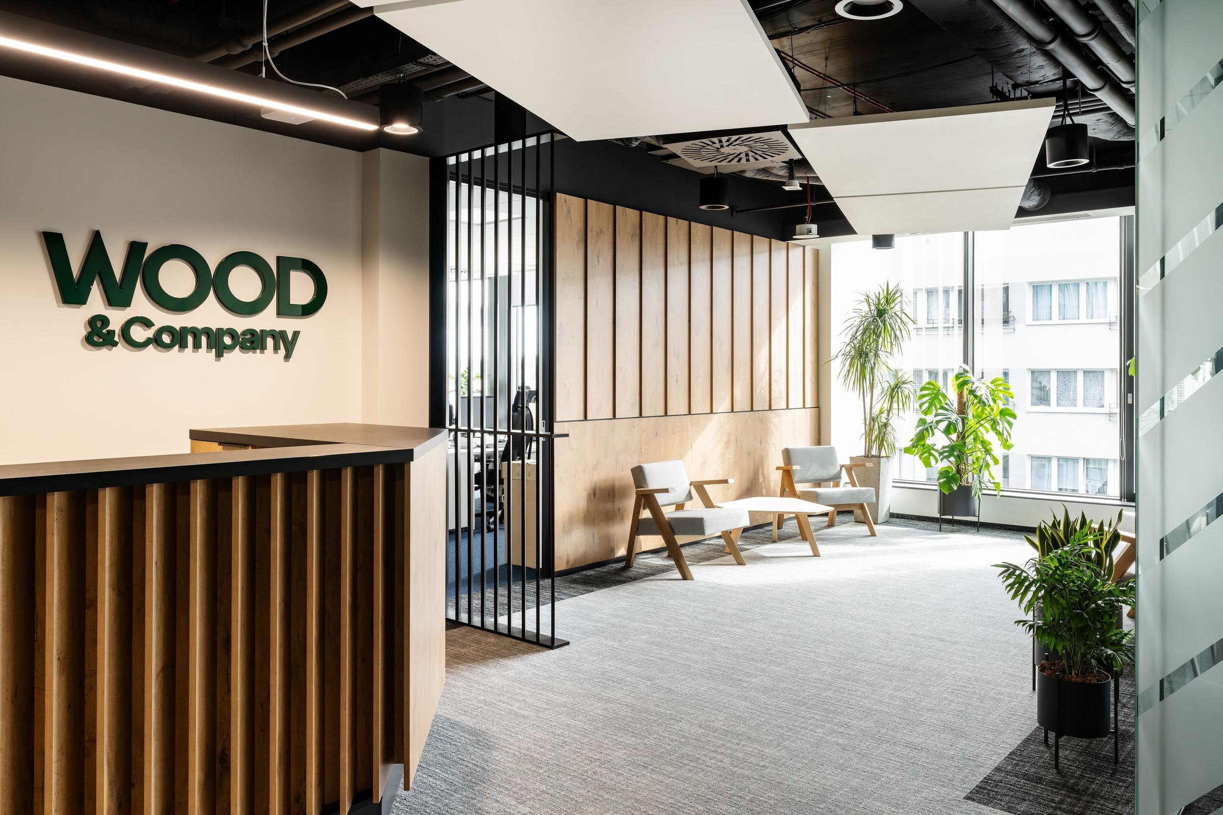 When you start collaborating with us, you enter a family business, with a personal approach and global experience.